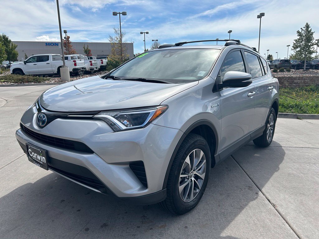 Used 2018 Toyota RAV4 LE AWD/4WD image 3