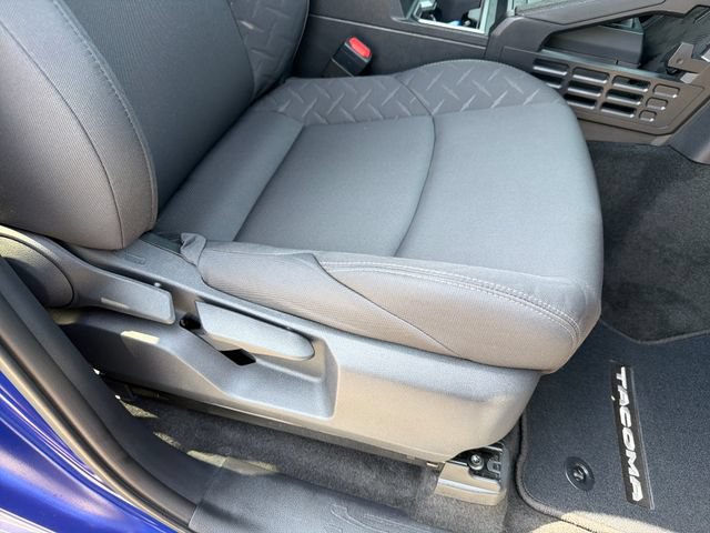Used 2025 Toyota Tacoma SR5 AWD/4WD image 26