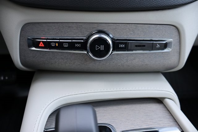 Used 2025 Volvo XC90 B6 Plus w/ Protection Package Premier image 27