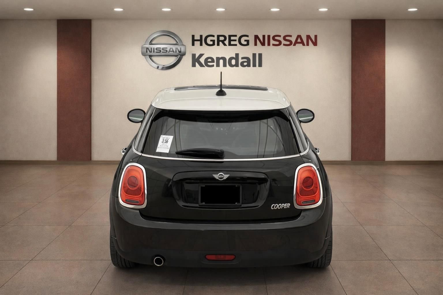 Used 2017 MINI Cooper 4-Door Hardtop image 8