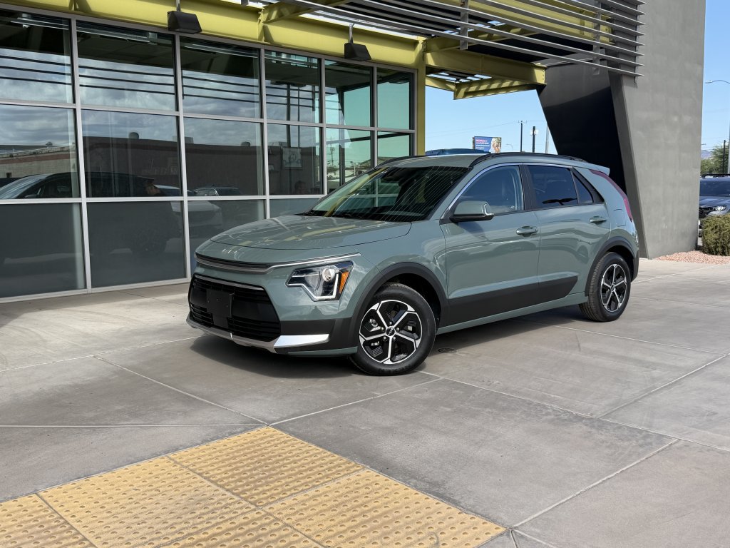 Used 2024 Kia Niro EX
