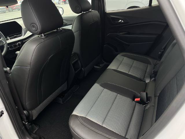 New 2026 Chevrolet Trax LT w/ LT Convenience Package FWD image 3