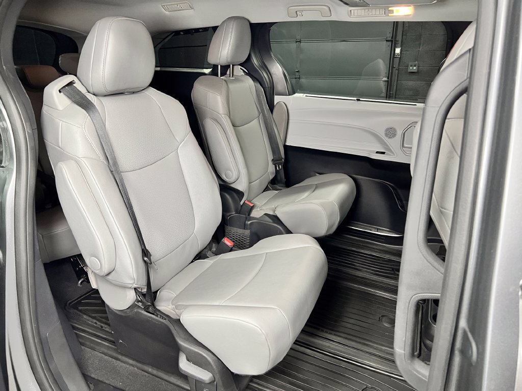Used 2026 Toyota Sienna XLE AWD/4WD image 18