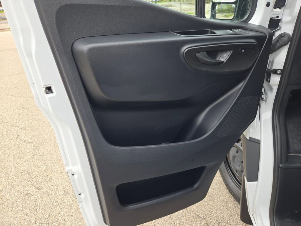 Used 2024 Mercedes-Benz eSprinter 170 Cargo image 18