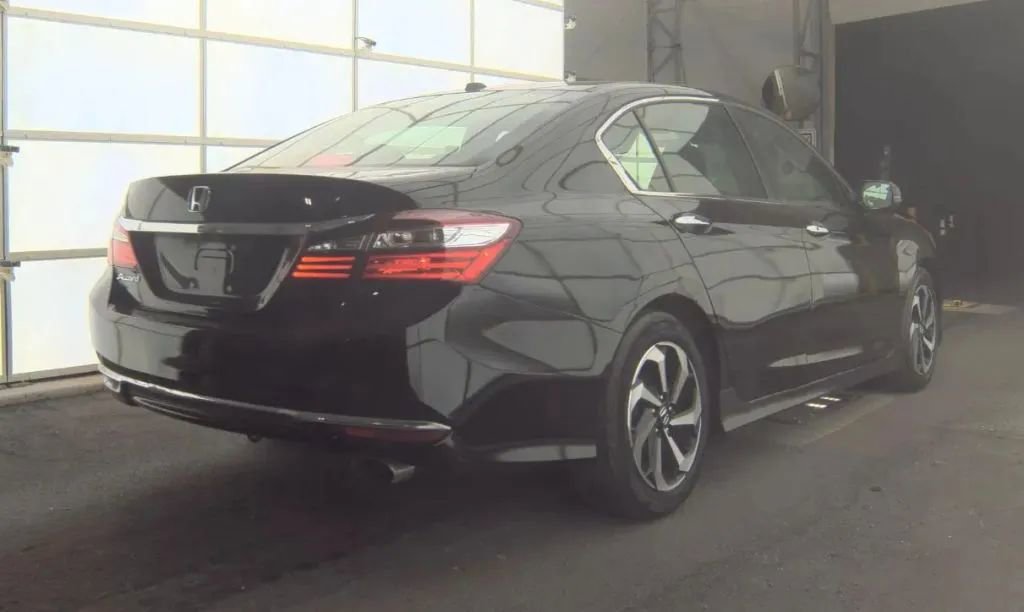 Used 2017 Honda Accord EX image 3