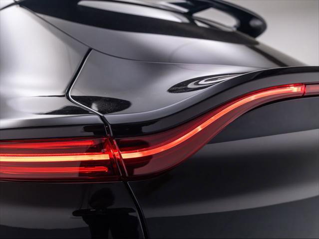 Used 2022 Aston Martin DBX image 32