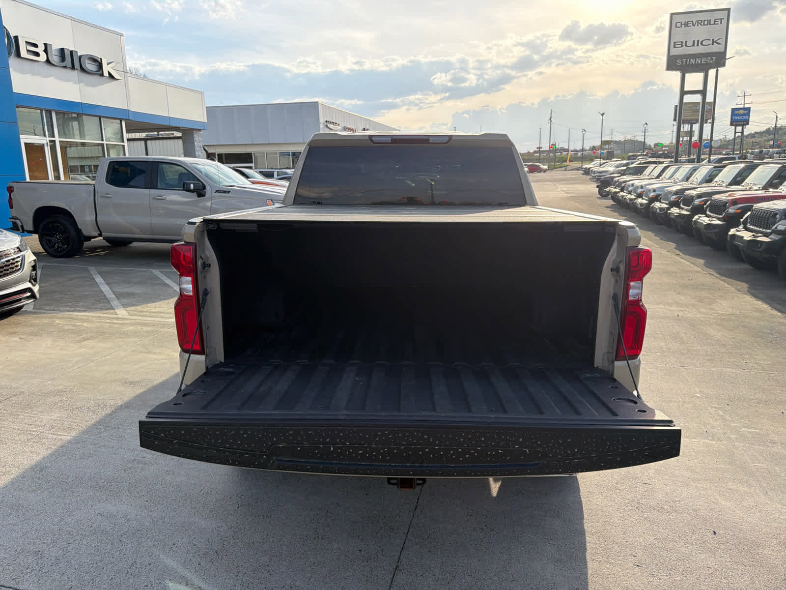 Used 2022 Chevrolet Silverado 1500 LT Trail Boss w/ Protection Package image 9