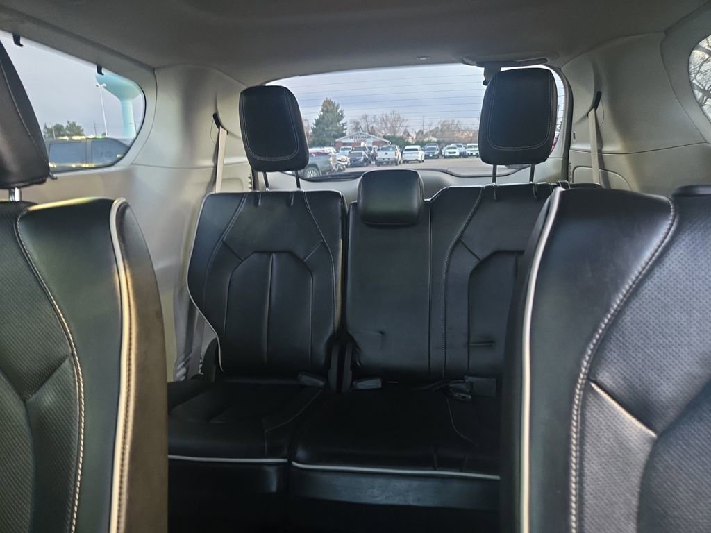 Used 2023 Chrysler Pacifica Limited image 17