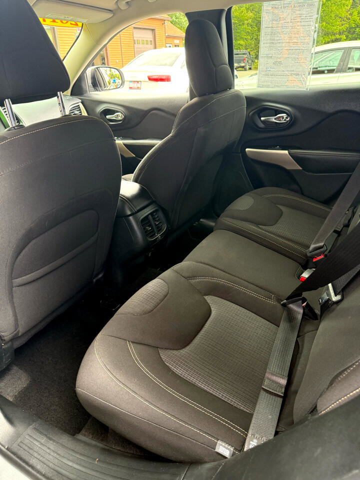 Used 2017 Jeep Cherokee Latitude w/ Comfort/Convenience Group image 10