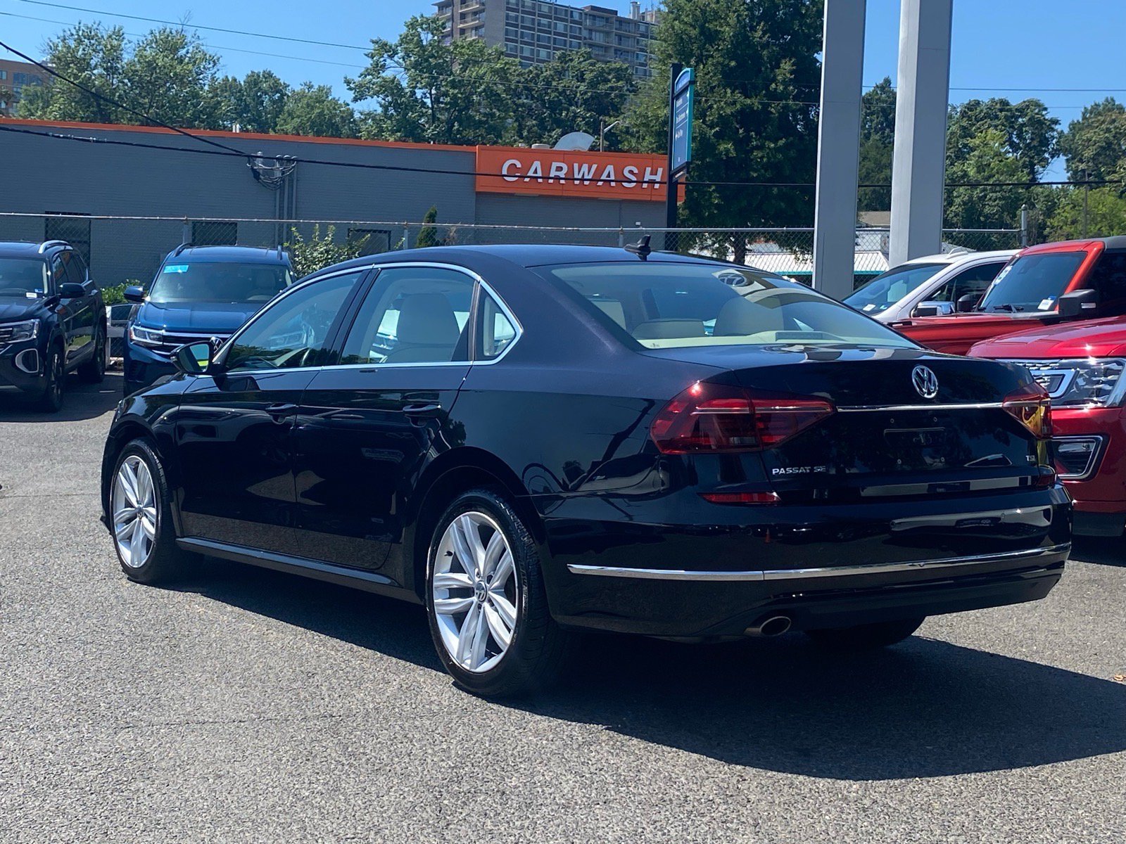 Used 2018 Volkswagen Passat 2.0T SE FWD image 3
