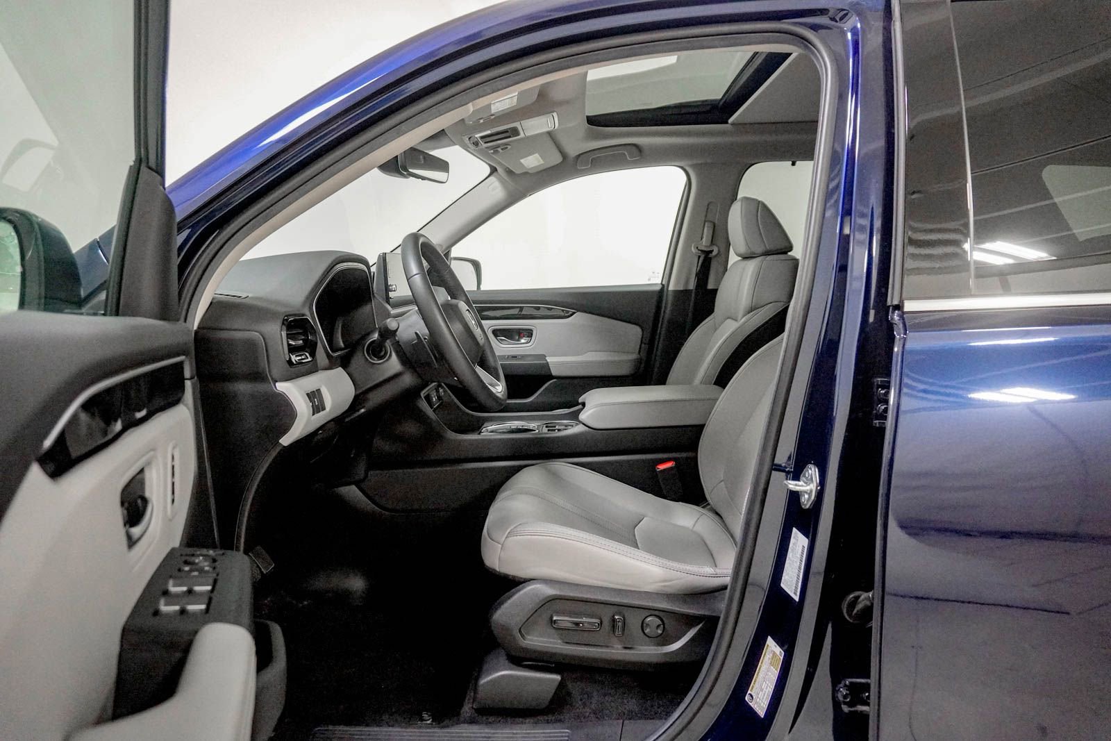 Certified 2025 Honda Pilot Touring image 20