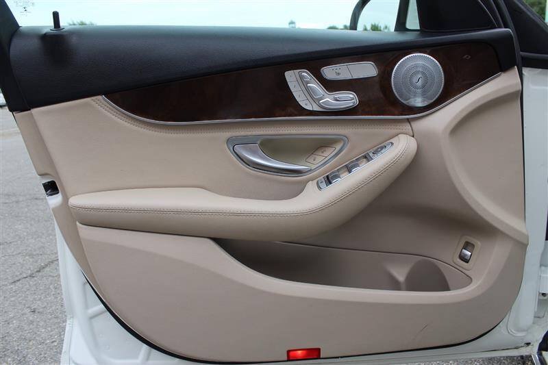 Used 2015 Mercedes-Benz C 300 4MATIC Sedan image 11