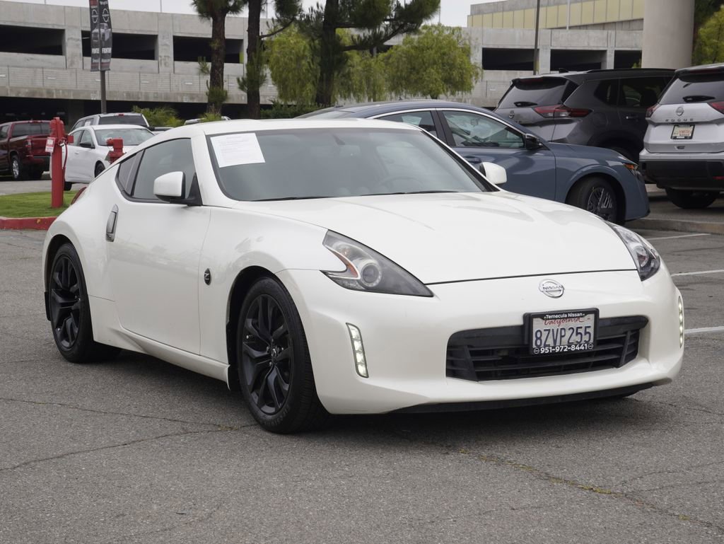 Used 2020 Nissan 370Z Coupe RWD image 2