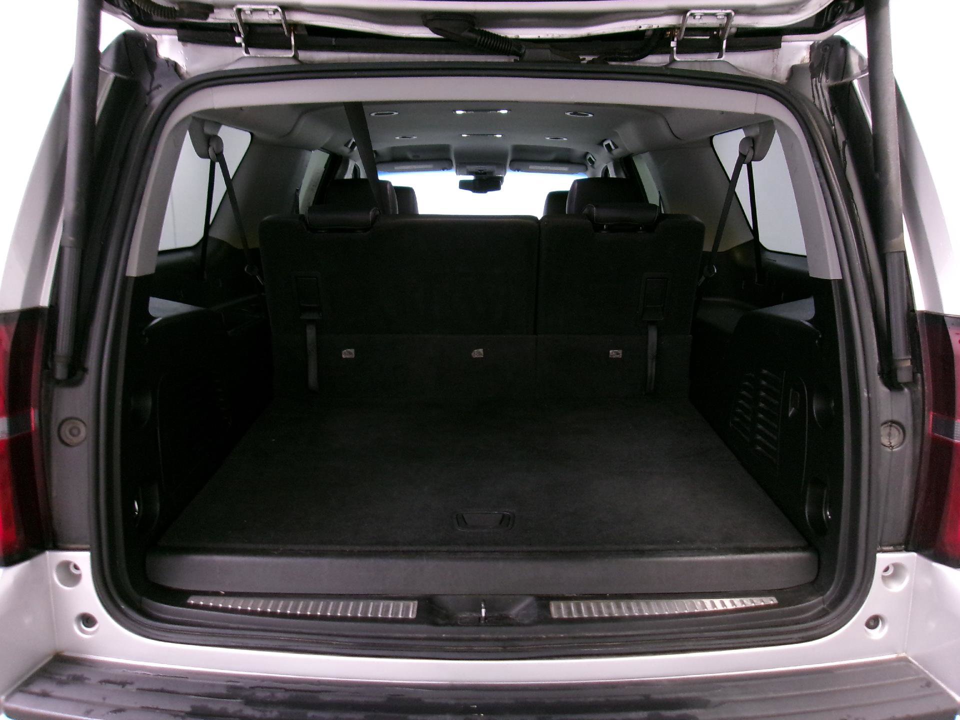 Used 2018 Chevrolet Suburban LT image 13