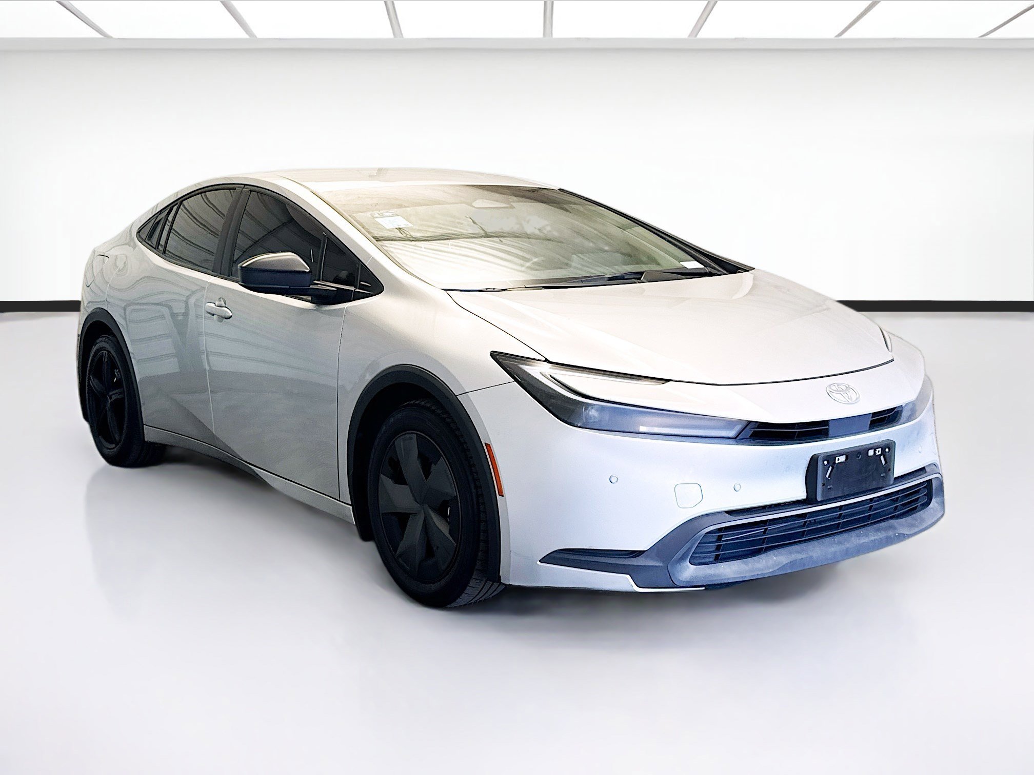 Used 2024 Toyota Prius Prime SE image 3