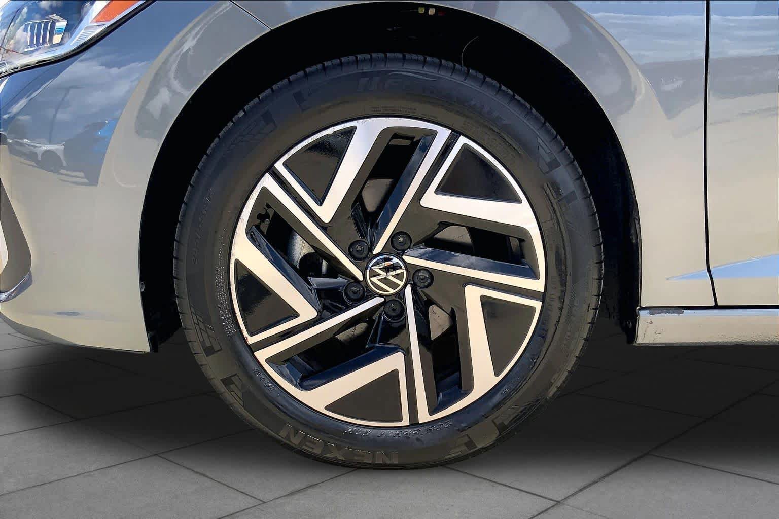 Used 2024 Volkswagen Jetta SEL FWD image 11