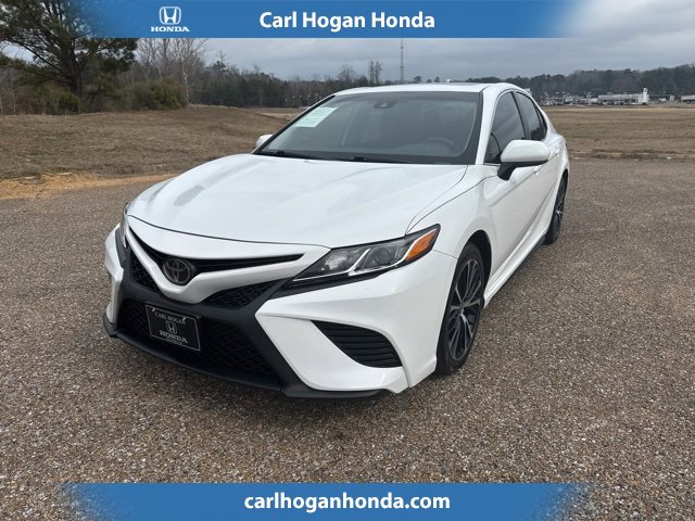 Used 2020 Toyota Camry SE image 1