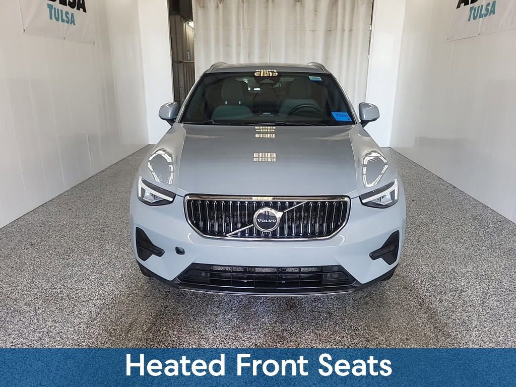 Used 2024 Volvo XC40 B5 Core image 7