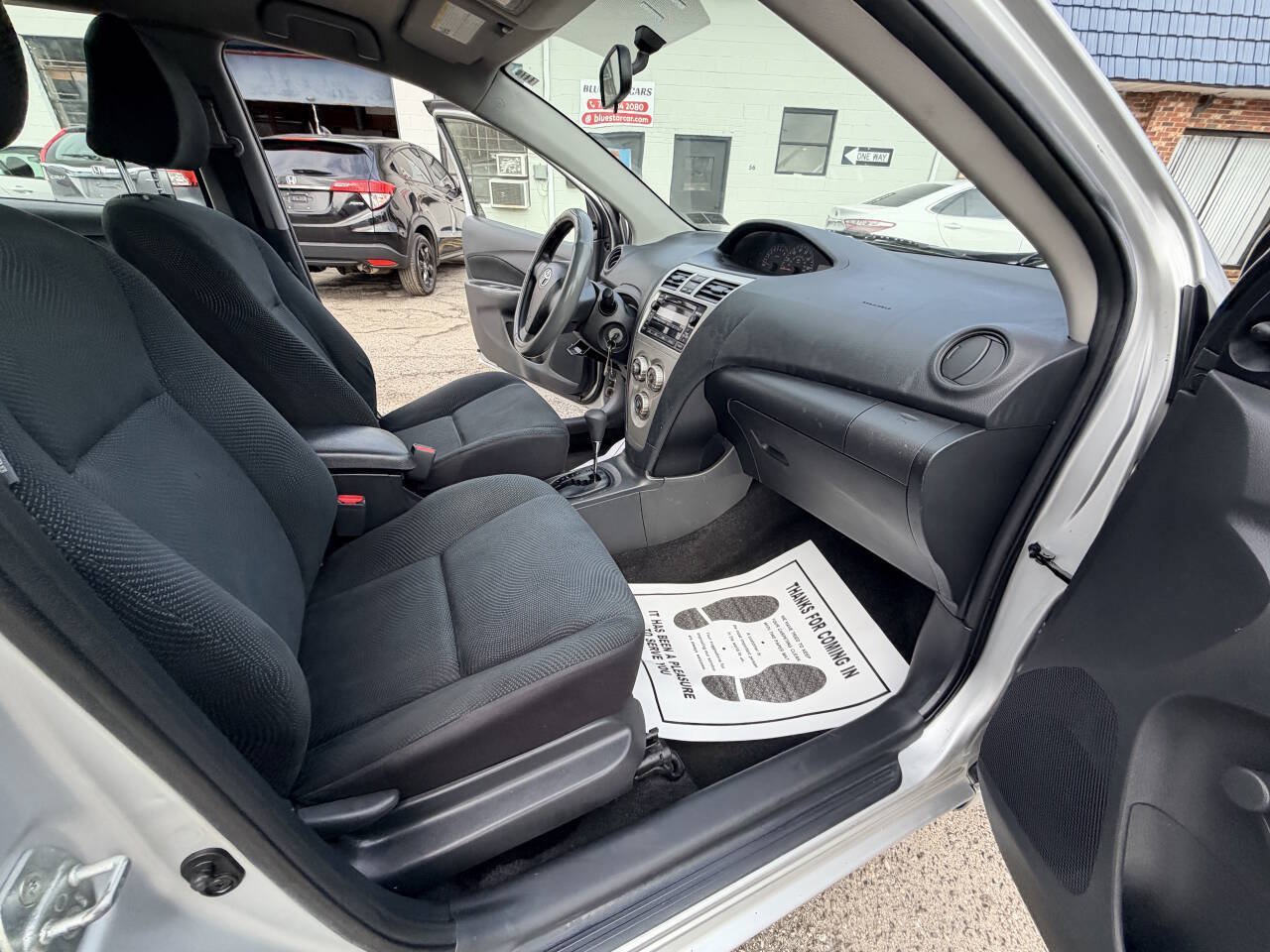 Used 2009 Toyota Yaris Sedan w/ Convenience Pkg FWD image 28