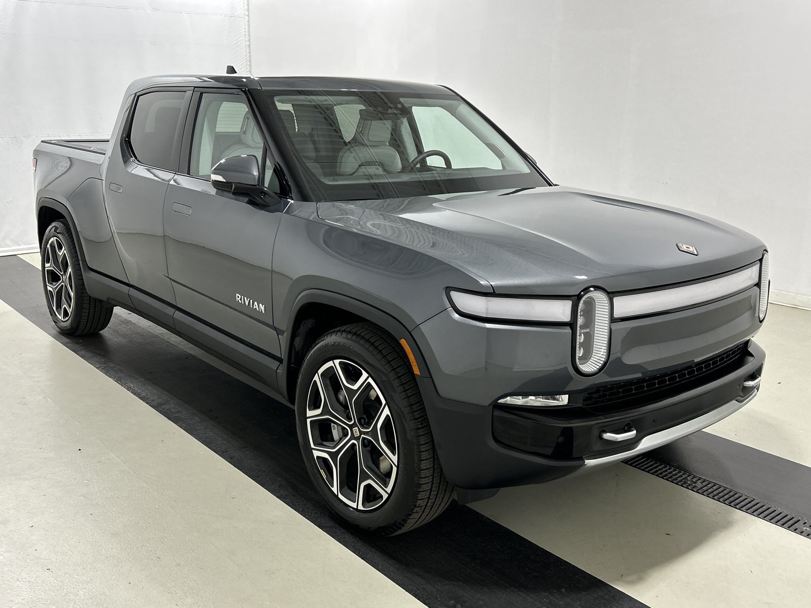 Used 2023 Rivian R1T Adventure AWD/4WD image 7