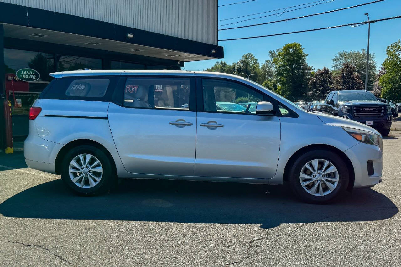 Used 2018 Kia Sedona L FWD image 3