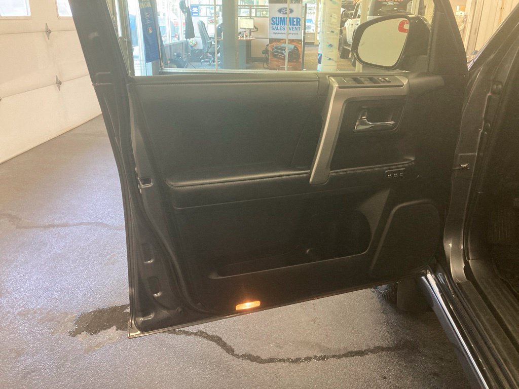 Used 2023 Toyota 4Runner Limited AWD/4WD image 17
