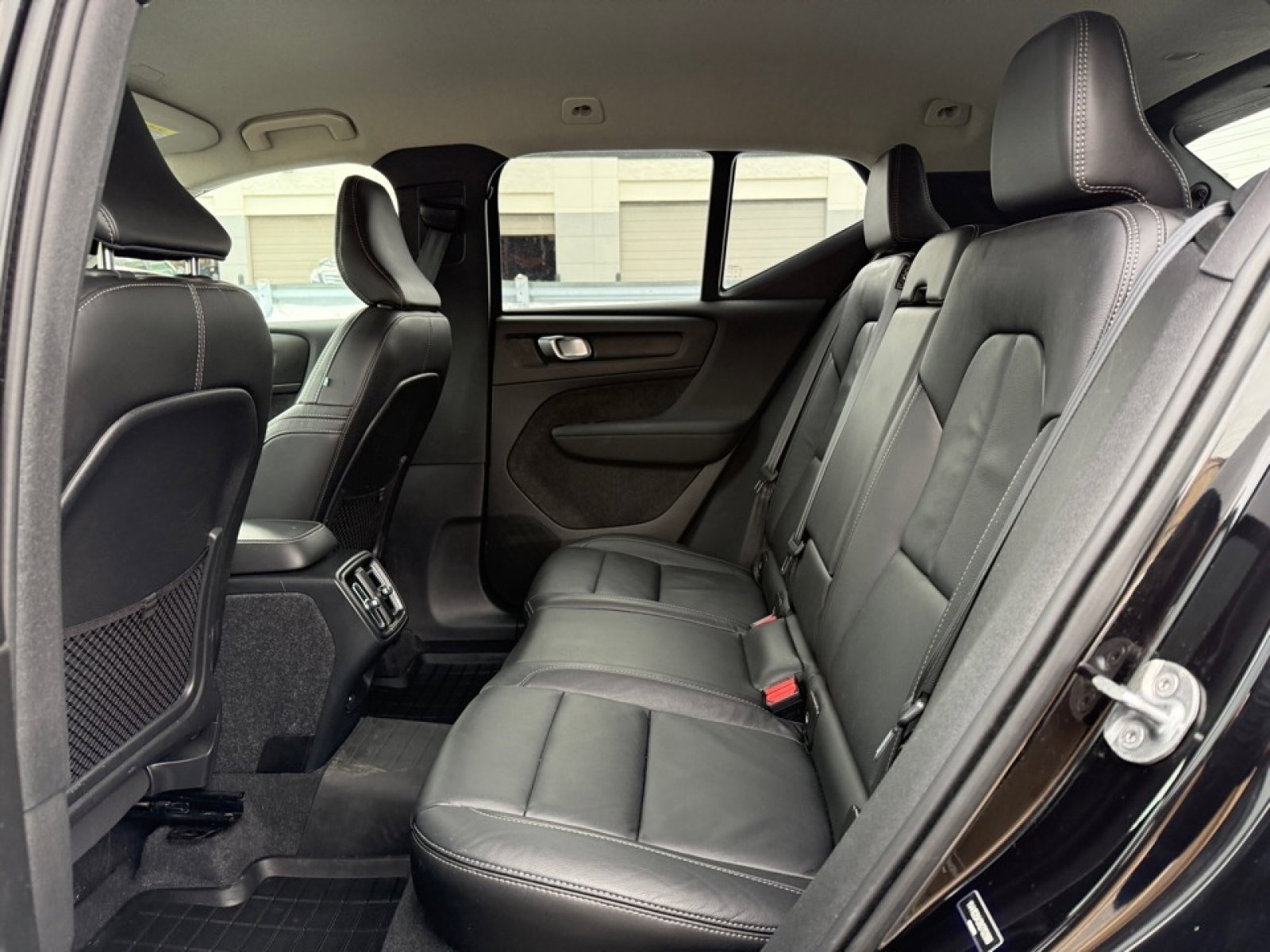 Used 2022 Volvo XC40 T5 Momentum image 17