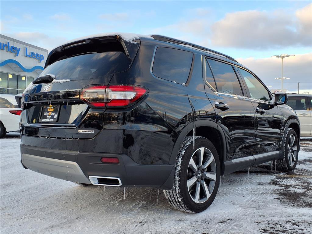 Certified 2025 Honda Pilot Touring image 12