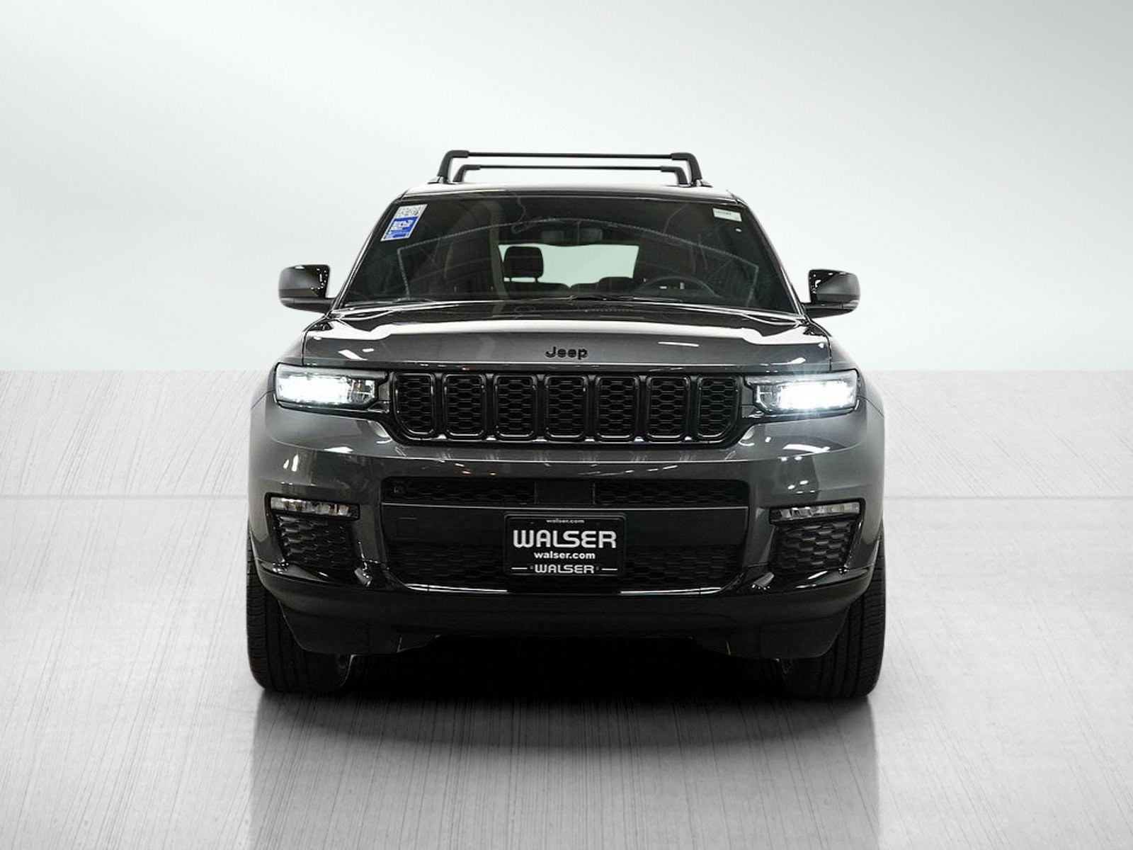 Used 2024 Jeep Grand Cherokee L Limited w/ Black Appearance Package AWD/4WD image 8