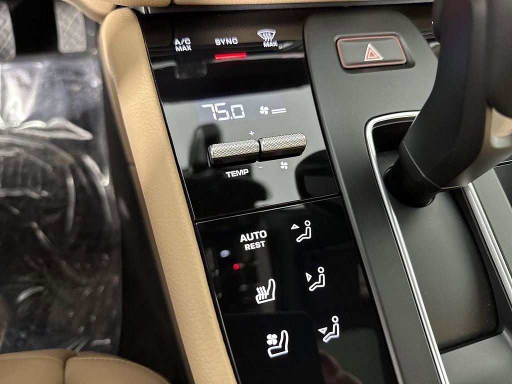 Certified 2025 Porsche Macan image 31