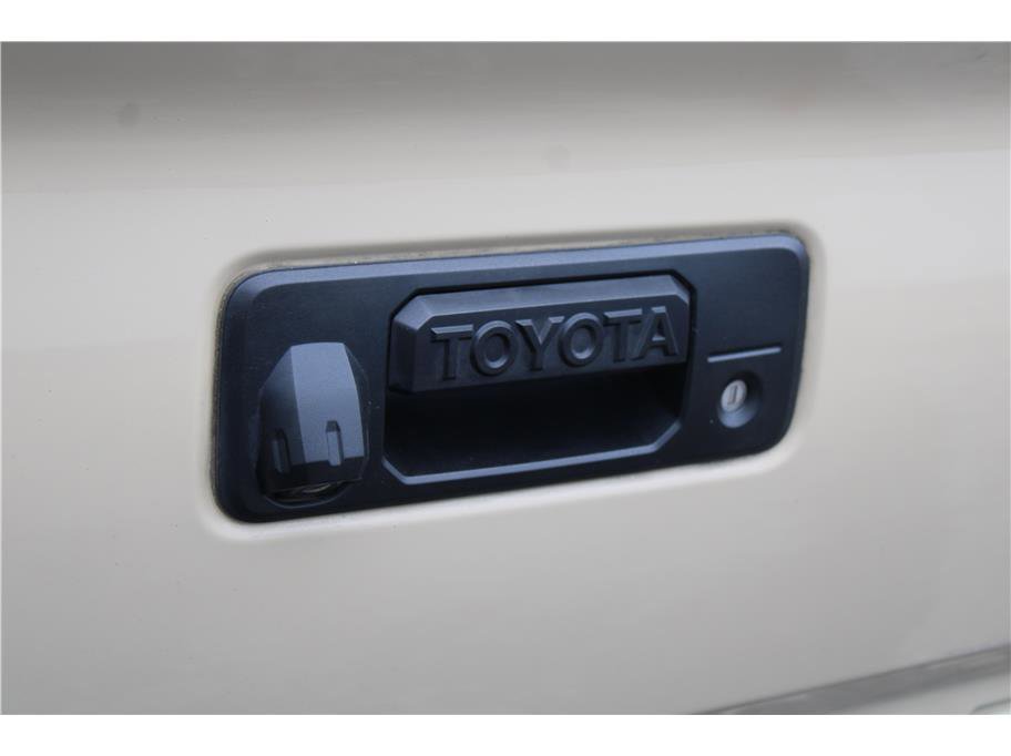 Used 2018 Toyota Tacoma TRD Off-Road w/ Technology Package image 37