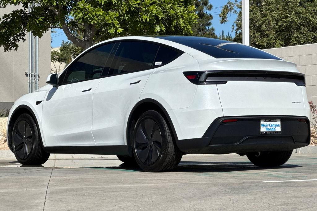 Used 2026 Tesla Model Y Long Range AWD/4WD image 3