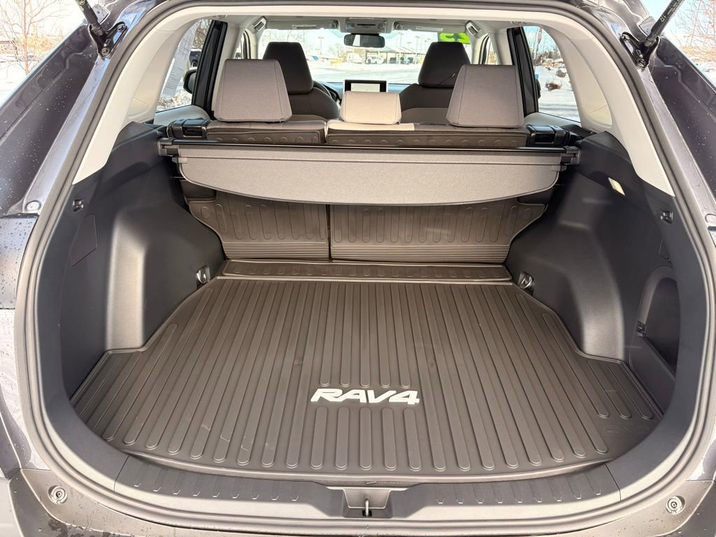Used 2025 Toyota RAV4 XLE image 28