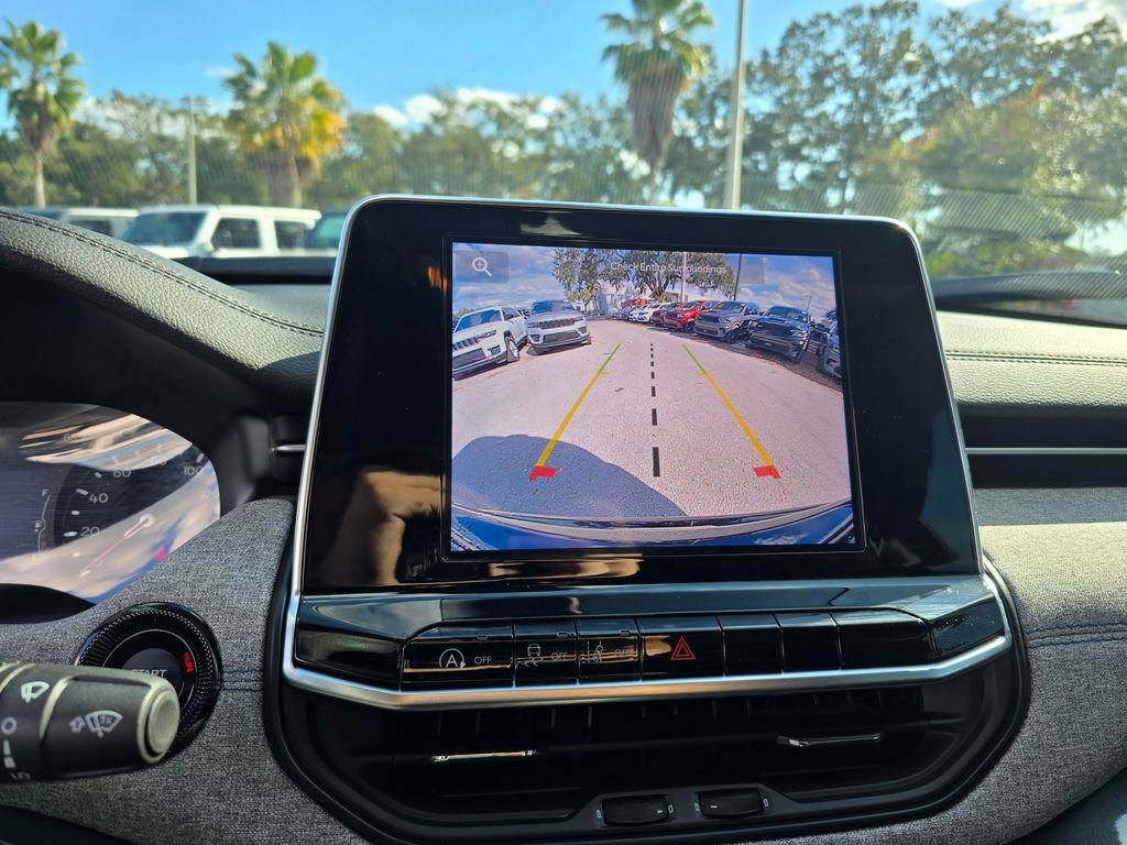 Used 2025 Jeep Compass Sport image 21