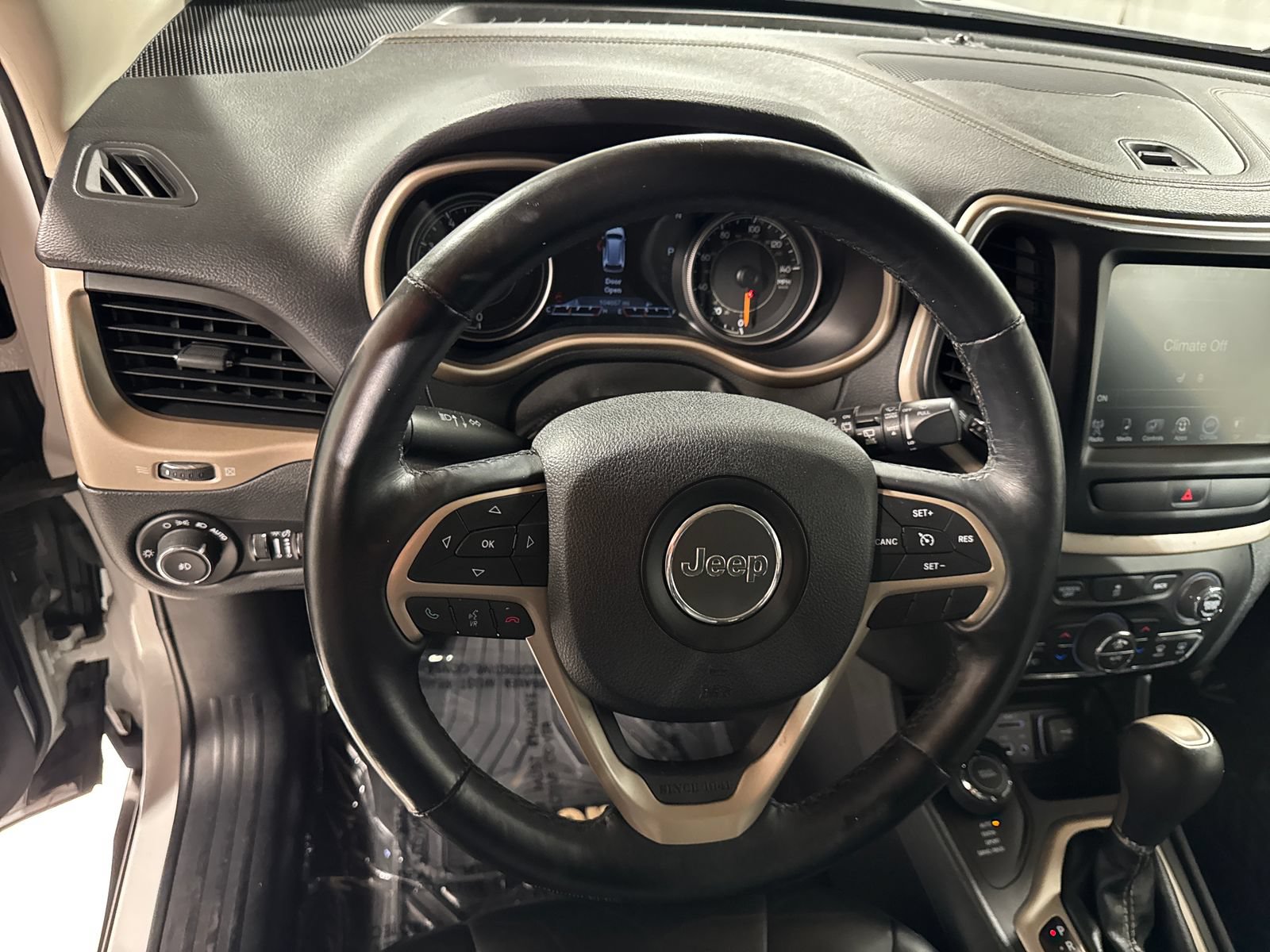 Used 2017 Jeep Cherokee Limited AWD/4WD image 22