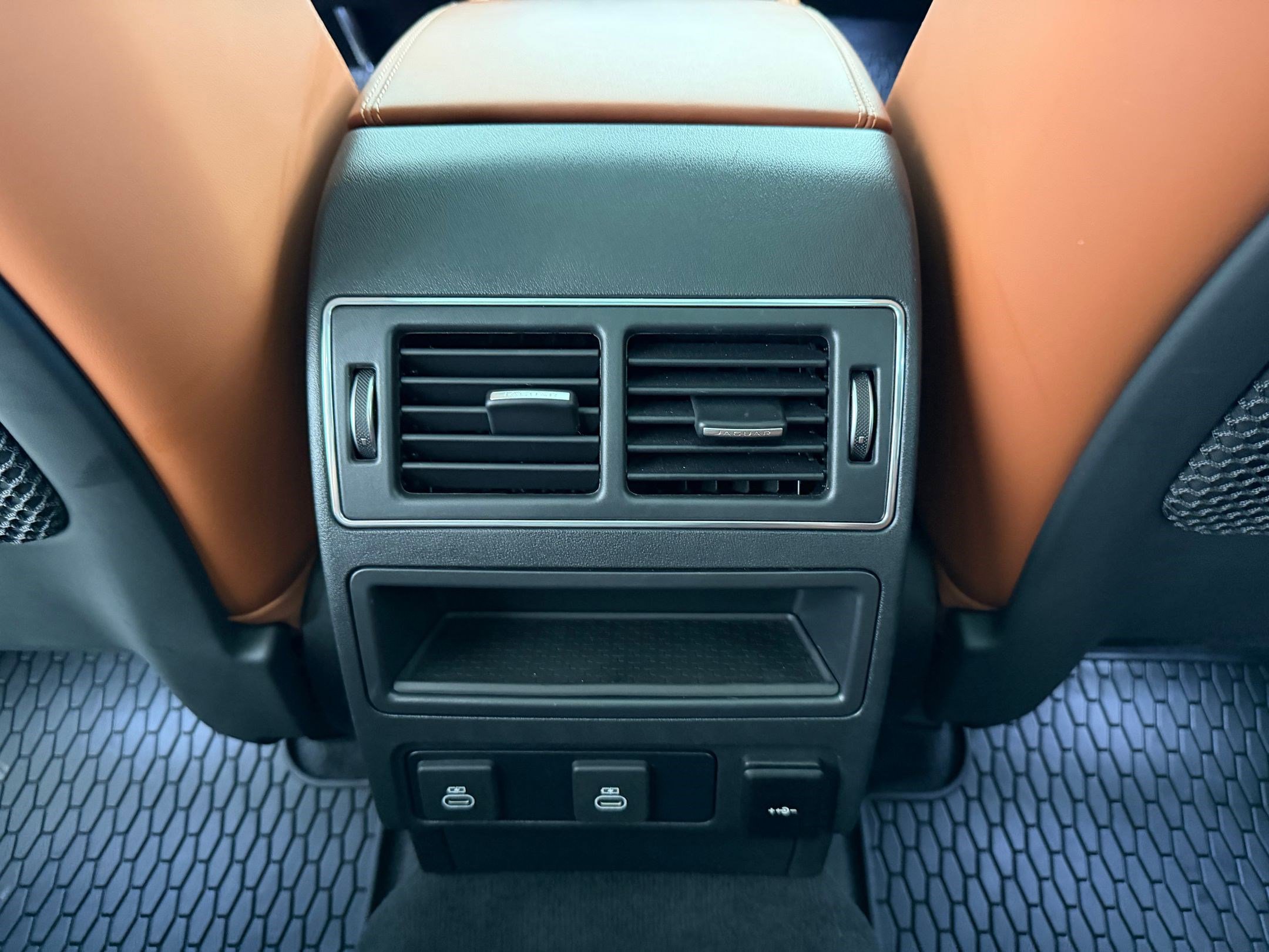 Used 2024 Jaguar F-PACE R-Dynamic S image 30