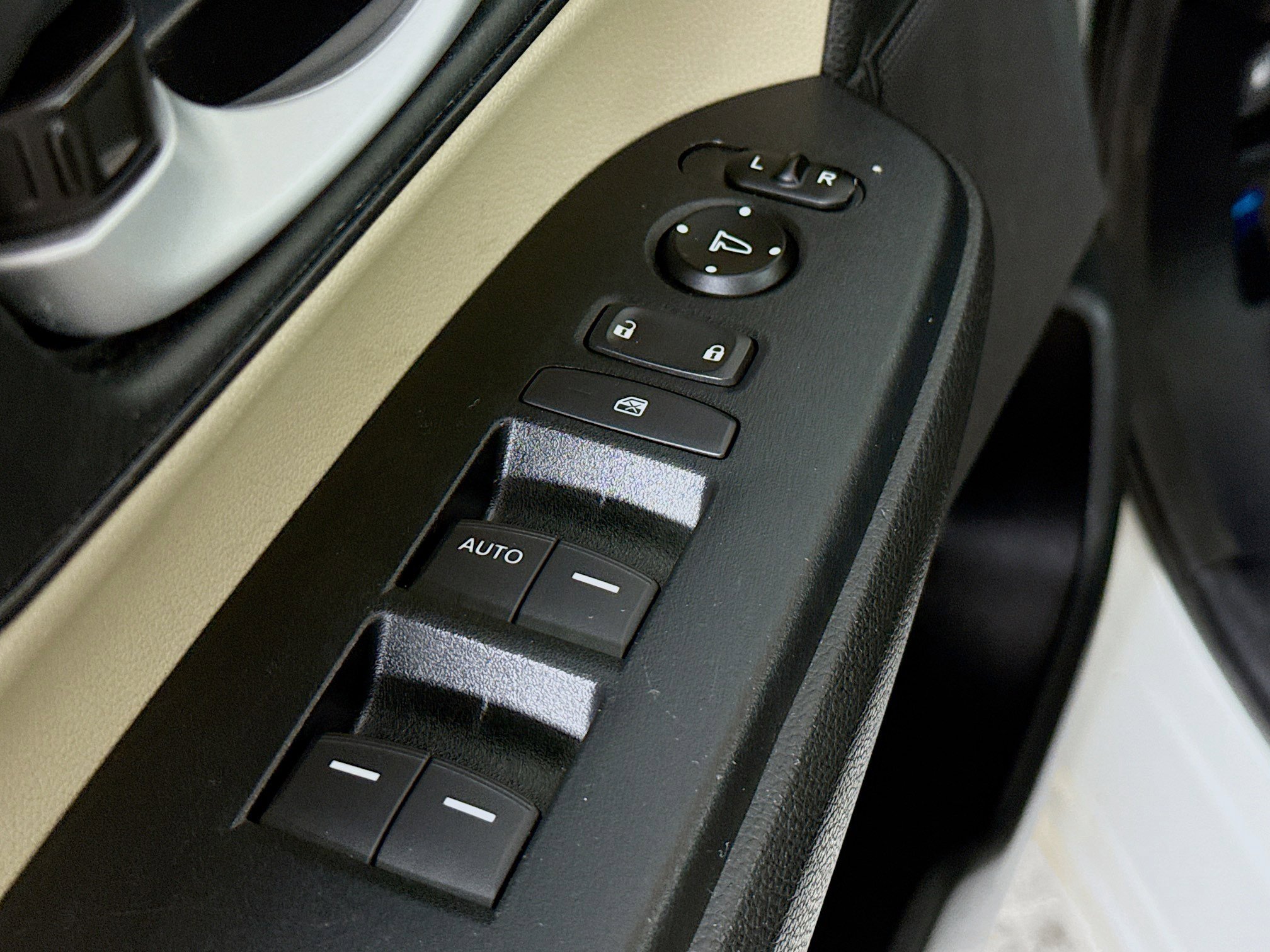 Used 2018 Honda CR-V LX image 20