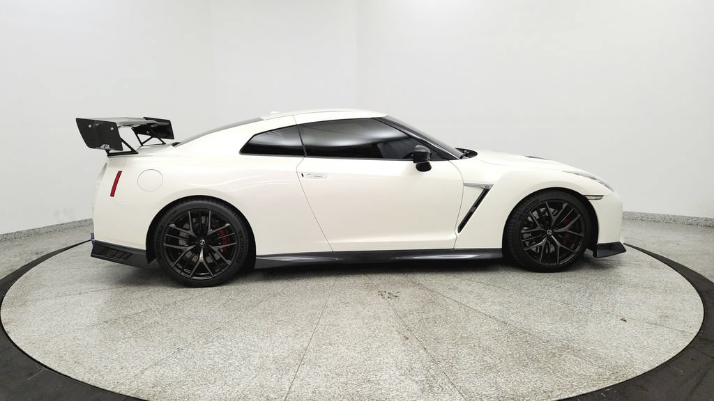 Used 2019 Nissan GT-R AWD/4WD image 22
