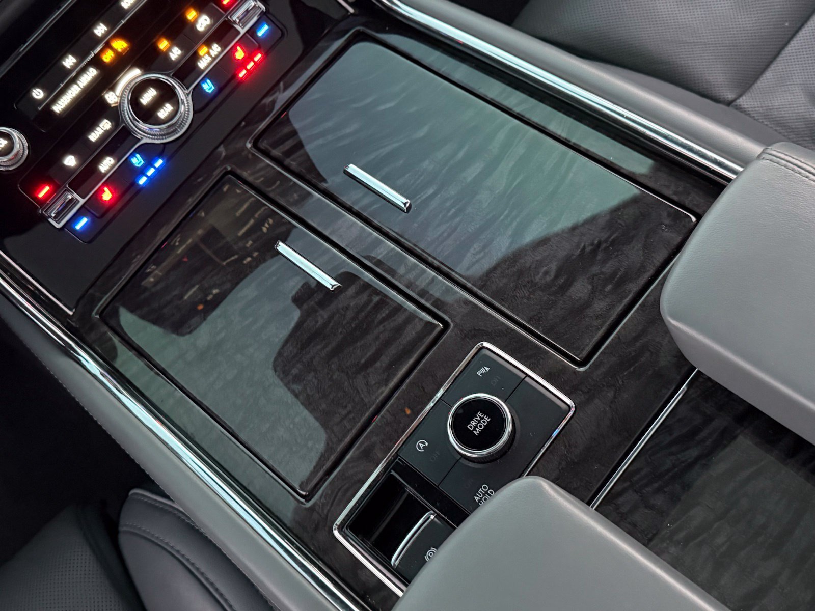 Used 2018 Lincoln Navigator Select RWD image 30