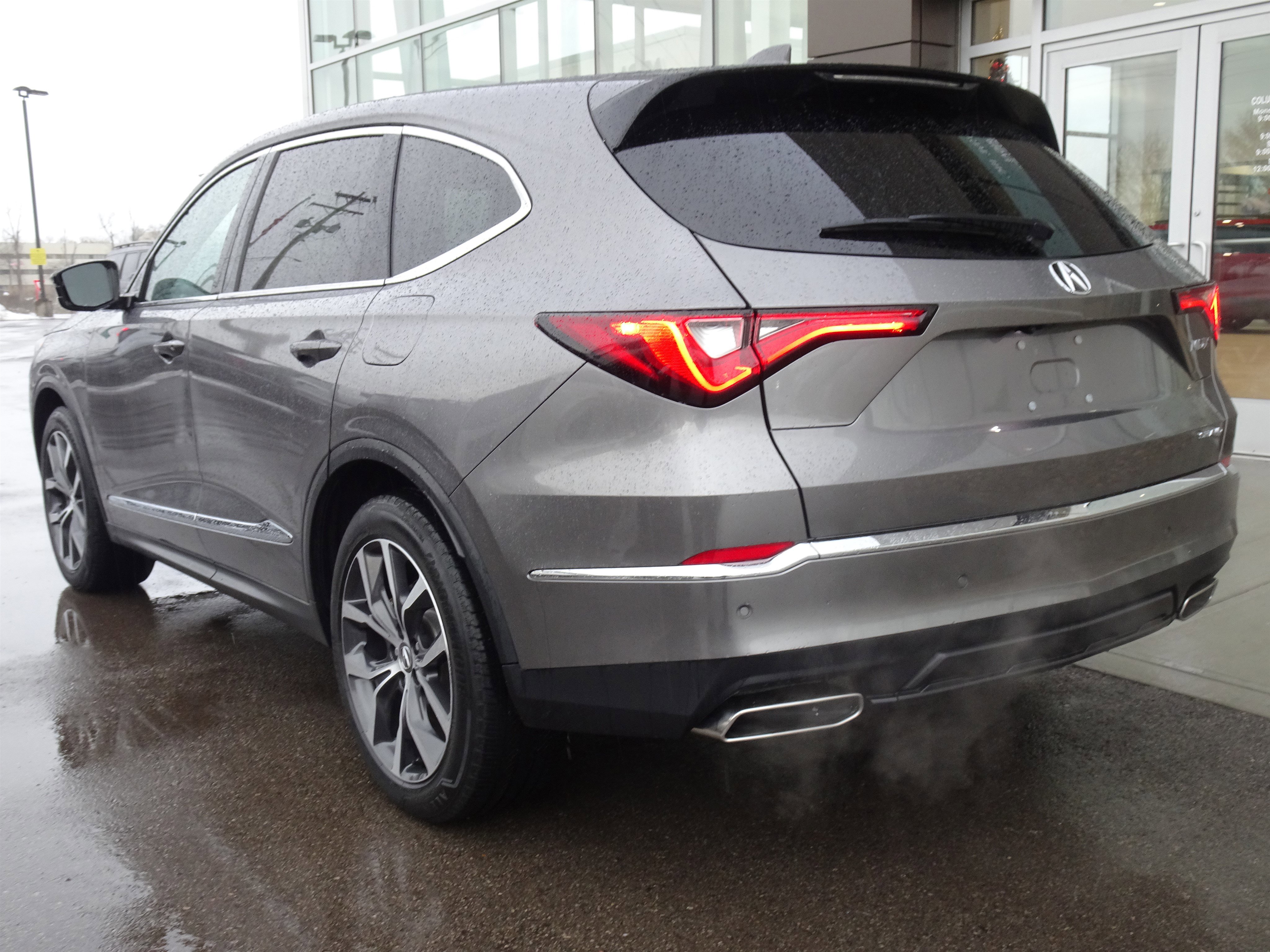 Used 2022 Acura MDX SH-AWD w/ Technology Package image 3