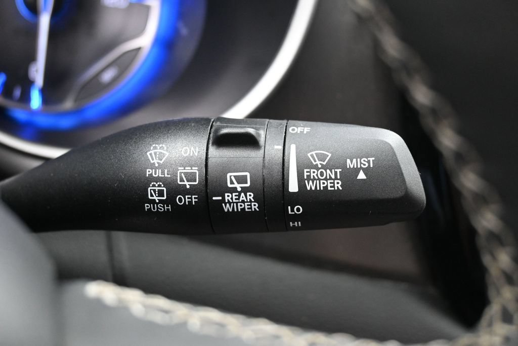 Used 2024 Chrysler Pacifica Touring-L FWD image 34