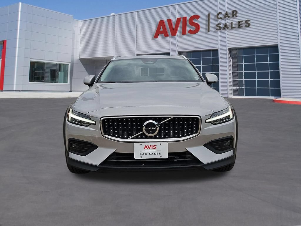 Used 2025 Volvo V60 B5 Cross Country Plus AWD/4WD image 2