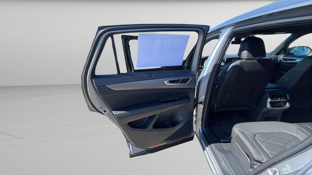 New 2026 Volkswagen Atlas Cross Sport SE image 21