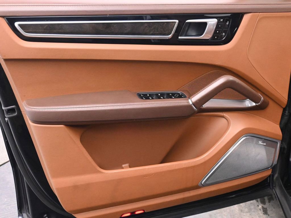 Used 2021 Porsche Cayenne Turbo w/ Premium Package Plus image 13