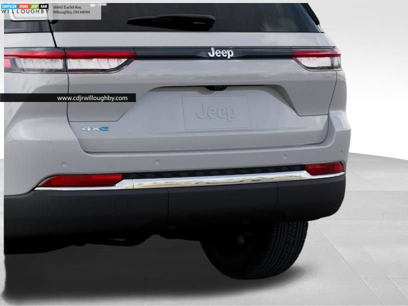 New 2025 Jeep Grand Cherokee Limited 4xe AWD/4WD image 13