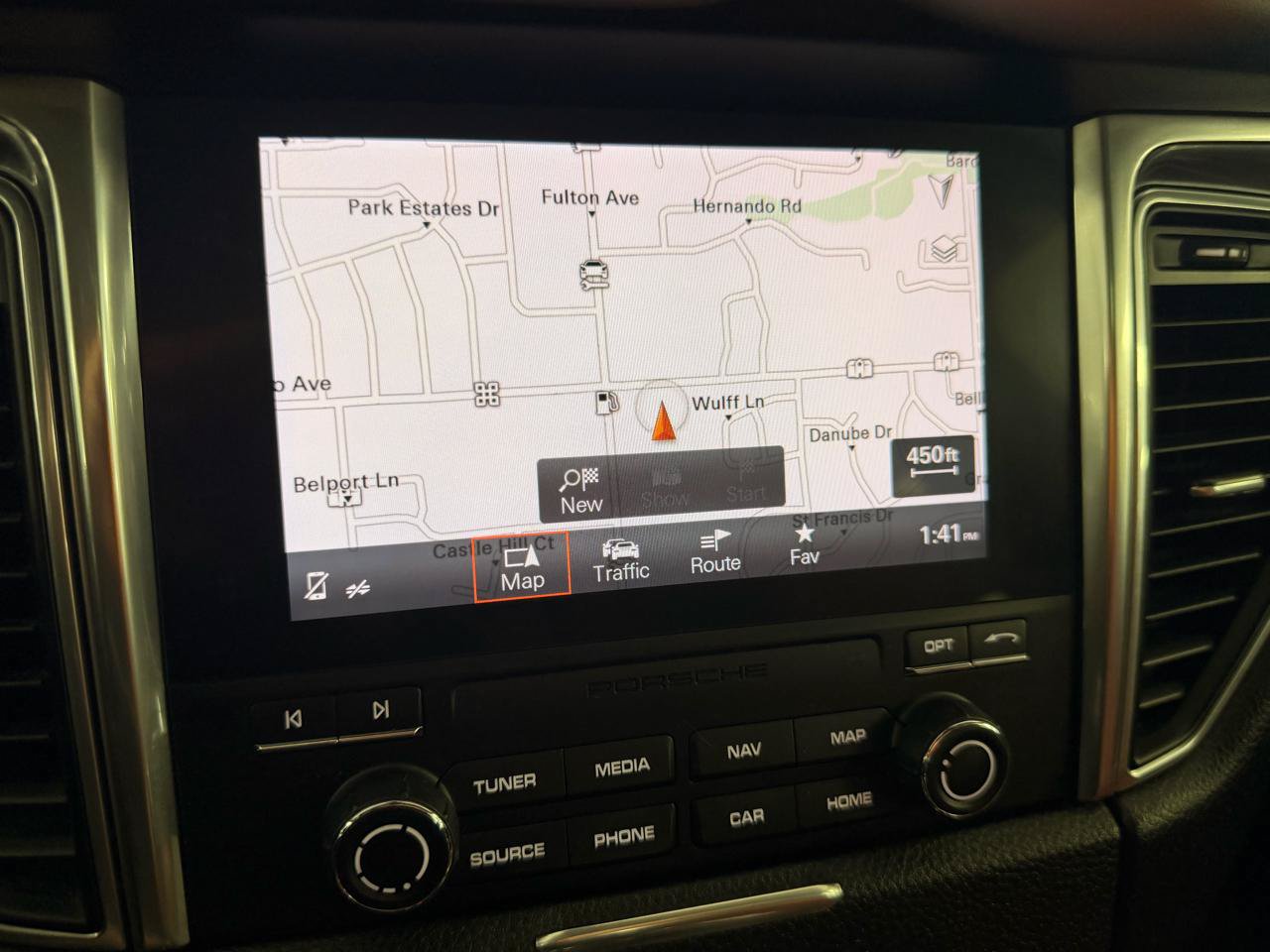 Used 2018 Porsche Macan AWD/4WD image 24