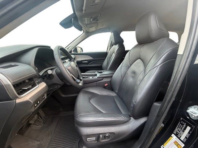 Used 2024 Toyota Grand Highlander Limited image 16
