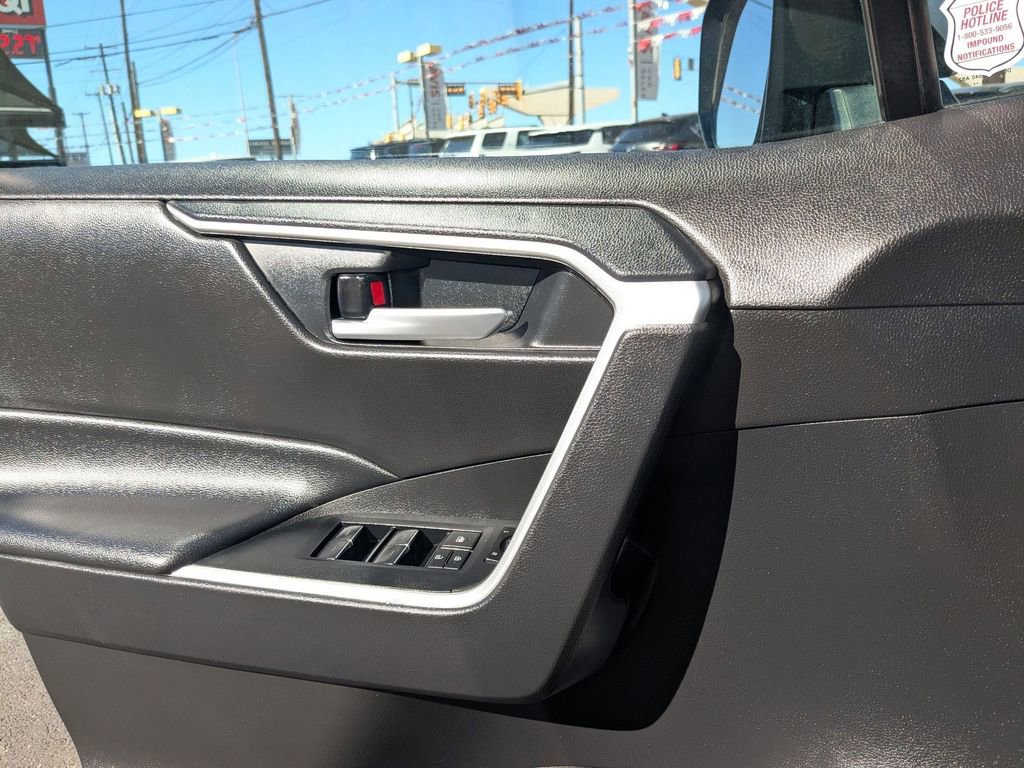 Used 2025 Toyota RAV4 XLE image 15