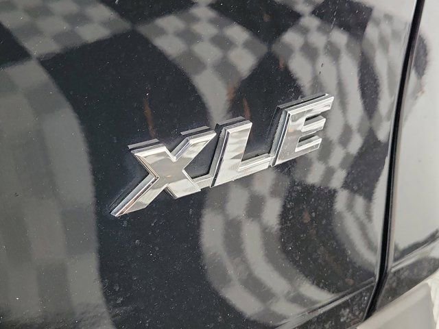 Used 2021 Toyota RAV4 XLE FWD image 8