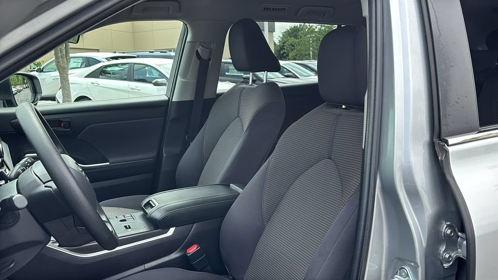 Used 2023 Toyota Highlander L FWD image 10